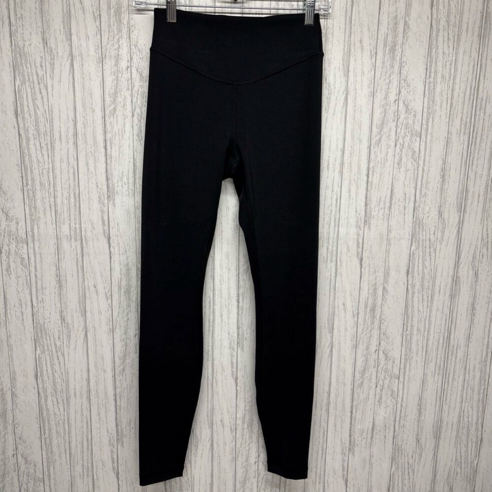 Womens Size 6 Lululemon Wunder Under 28” Black Leggings EUC